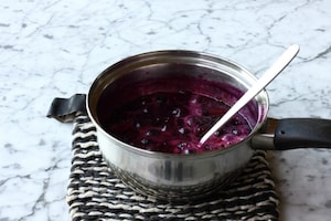 Preparazione Frozen yogurt con mirtilli e pesche - Fase 1