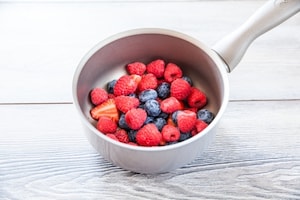 Preparazione Muesli con yogurt greco, lamponi e pistacchi - Fase 1