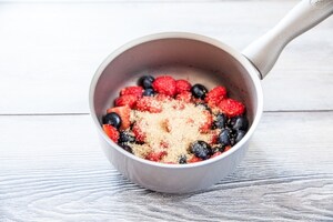 Preparazione Muesli con yogurt greco, lamponi e pistacchi - Fase 1