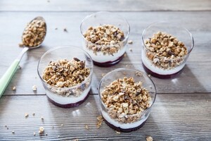 Preparazione Muesli con yogurt greco, lamponi e pistacchi - Fase 3