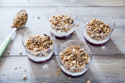 Preparazione Muesli con yogurt greco, lamponi e pistacchi - Fase 3 Preparazione Muesli con yogurt greco, lamponi e pistacchi - Fase 3