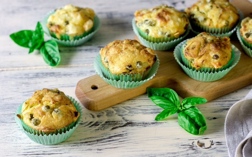 Muffin salati piselli e salsiccia ricetta