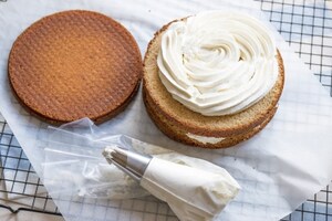 Preparazione Naked cake al caramello - Fase 3