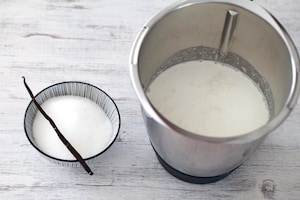 Preparazione Panna cotta con il Bimby - Fase 1