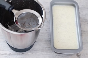 Preparazione Panna cotta con il Bimby - Fase 2