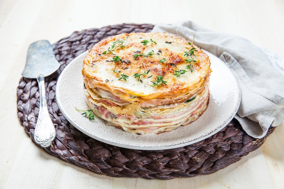 Torta di crepes salata con prosciutto e formaggio  ricetta