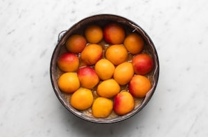 Preparazione Torta rovesciata di albicocche - Fase 2