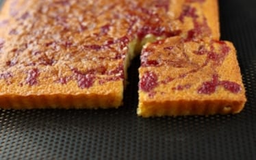 Torta variegata ai frutti di bosco