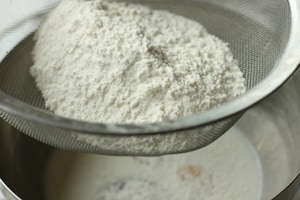 Preparazione Torta variegata ai frutti di bosco - Fase 2