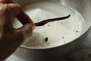 Preparazione Torta variegata ai frutti di bosco - Fase 2