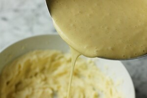 Preparazione Torta variegata ai frutti di bosco - Fase 4