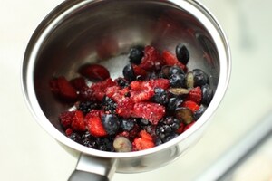 Preparazione Torta variegata ai frutti di bosco - Fase 6