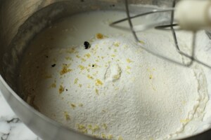 Preparazione Torta variegata ai frutti di bosco - Fase 3