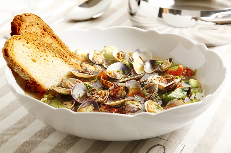 Zuppa di vongole, zucchine e zafferano  ricetta