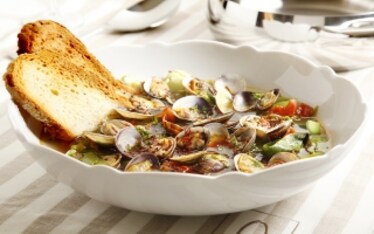 Zuppa di vongole, zucchine e zafferano 