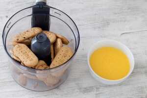 Preparazione Crostata senza cottura alle pesche, mango e albicocche - Fase 1