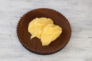 Preparazione Crostata senza cottura alle pesche, mango e albicocche - Fase 2