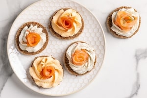 Preparazione Crostini al salmone affumicato - Fase 4