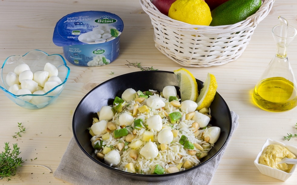 Insalata di riso basmati con avocado e mozzarelline ricetta