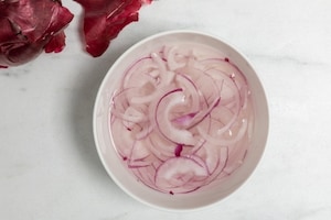 Preparazione Pesce spada con verdure, frutta e pane croccante  - Fase 2