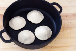 Preparazione Pizzette in padella - Fase 4