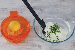 Preparazione Tartine al salmone e formaggio - Fase 1