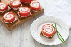 Preparazione Tartine al salmone e formaggio - Fase 4
