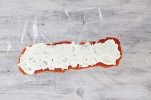 Preparazione Tartine al salmone e formaggio - Fase 2