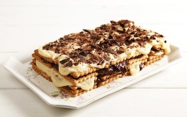 Torta con biscotti secchi e crema pasticcera