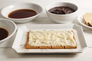 Preparazione Torta con biscotti secchi e crema pasticcera - Fase 2