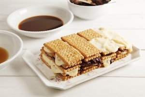 Preparazione Torta con biscotti secchi e crema pasticcera - Fase 4