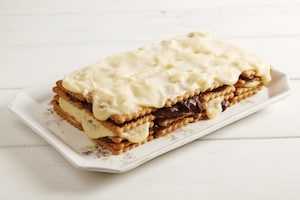 Preparazione Torta con biscotti secchi e crema pasticcera - Fase 4
