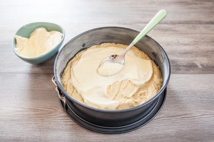 Preparazione Torta di pesche e formaggio - Fase 3 Preparazione Torta di pesche e formaggio - Fase 3