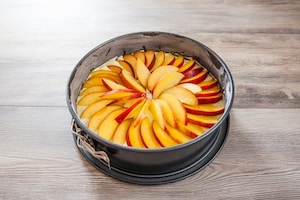 Preparazione Torta di pesche e formaggio - Fase 4