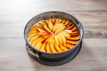 Preparazione Torta di pesche e formaggio - Fase 4 Preparazione Torta di pesche e formaggio - Fase 4