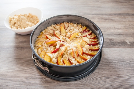 Preparazione Torta di pesche e formaggio - Fase 4 Preparazione Torta di pesche e formaggio - Fase 4