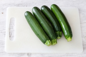 Preparazione Zucchine ripiene di gamberetti - Fase 1