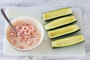 Preparazione Zucchine ripiene di gamberetti - Fase 3