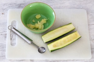 Preparazione Zucchine ripiene di gamberetti - Fase 2