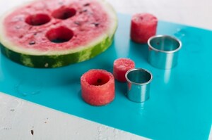 Preparazione Antipasto di anguria e formaggio cremoso - Fase 1