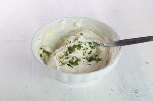 Preparazione Antipasto di anguria e formaggio cremoso - Fase 2