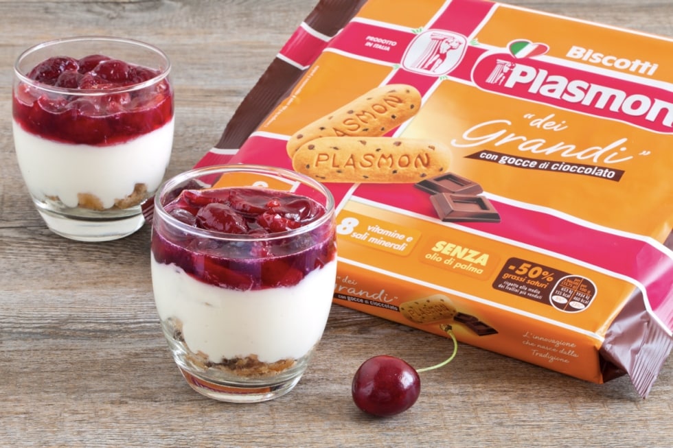 Bicchierini alla ricotta e gelatina di ciliegie ricetta