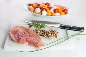 Preparazione Caprese con melone - Fase 1