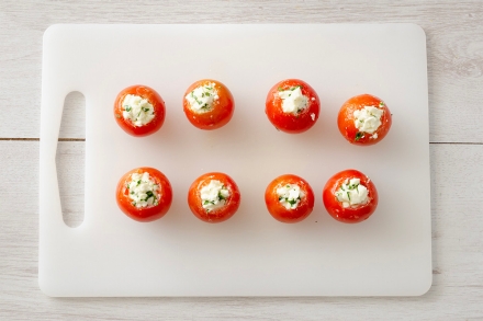 Preparazione Fagottini di sfoglia, pomodoro e mozzarella - Fase 2 Preparazione Fagottini di sfoglia, pomodoro e mozzarella - Fase 2