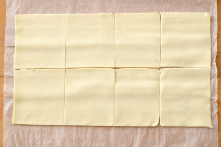 Preparazione Fagottini di sfoglia, pomodoro e mozzarella - Fase 3 Preparazione Fagottini di sfoglia, pomodoro e mozzarella - Fase 3