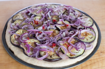 Preparazione Focaccia con cipolle, melanzane e rosmarino - Fase 3 Preparazione Focaccia con cipolle, melanzane e rosmarino - Fase 3