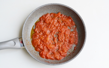 Preparazione Frittata con i pomodori - Fase 1 Preparazione Frittata con i pomodori - Fase 1