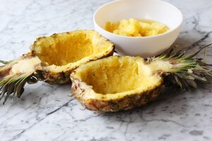 Preparazione Macedonia di frutta nell'ananas - Fase 1