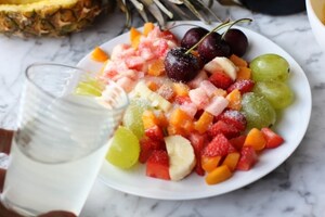 Preparazione Macedonia di frutta nell'ananas - Fase 2