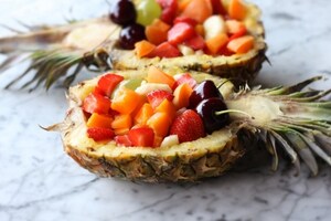 Preparazione Macedonia di frutta nell'ananas - Fase 3